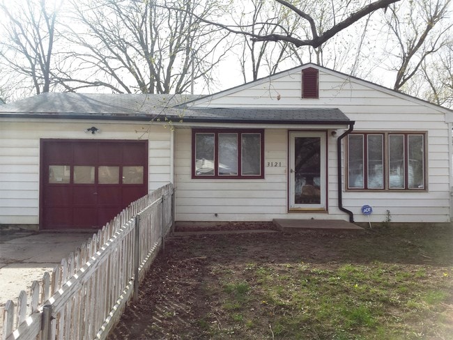 3121 SE Bryant St in Topeka, KS - Building Photo - Building Photo
