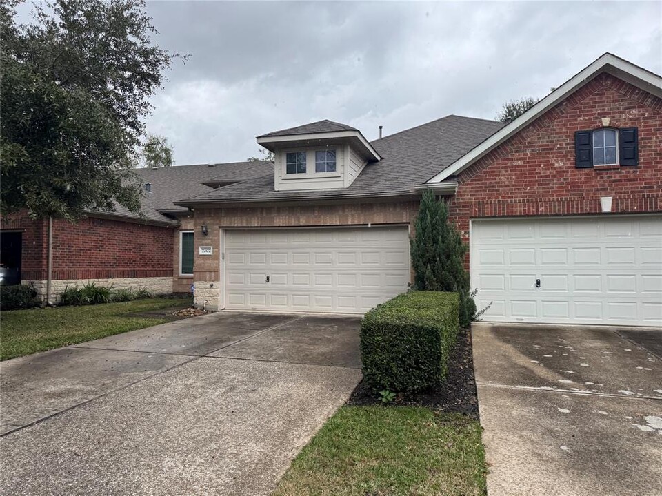 7207 Common Walk Ln in Humble, TX - Building Photo