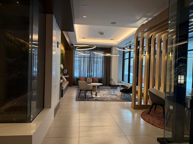 925 N Fairfax St, Unit 806 in Alexandria, VA - Foto de edificio - Building Photo