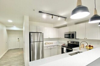 Mercerview Apartments in Seattle, WA - Foto de edificio - Building Photo