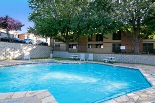 Westlake Gardens & Bella Terra Apartments in White Settlement, TX - Building Photo