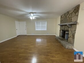 2595 Woodland Dr NW in Kennesaw, GA - Foto de edificio - Building Photo
