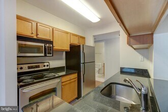 1727 Ascot Way in Reston, VA - Building Photo - Building Photo