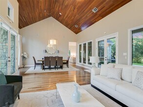 417 Beardsley Ln in Austin, TX - Building Photo - Building Photo