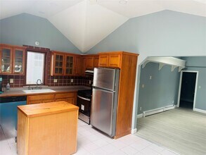 302 S Mountain Rd in New City, NY - Building Photo - Building Photo
