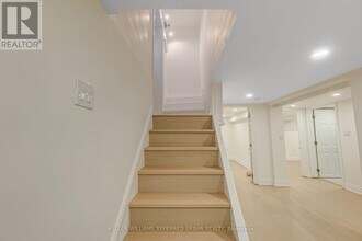 2522 Lake Shore Blvd W in Toronto, ON - Building Photo - Building Photo