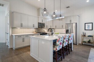 7009 Zachary Dr in Austin, TX - Building Photo - Building Photo