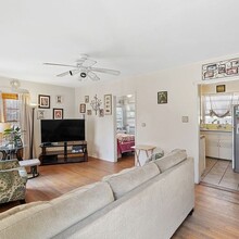 494 Almond Ave in Long Beach, CA - Building Photo - Interior Photo