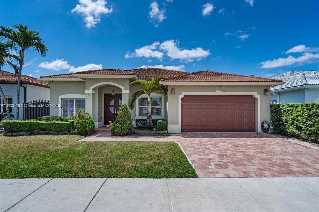 14880 SW 32nd St in Miami, FL - Building Photo