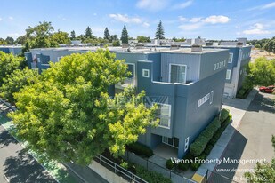 403 Harriet Ln in West Sacramento, CA - Building Photo