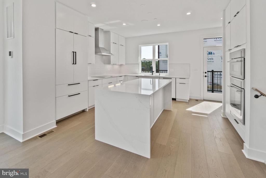 5353 ZENITH OVLK in Bethesda, MD - Building Photo