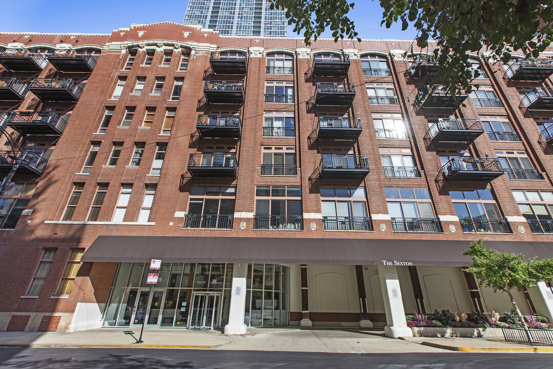 360 W Illinois St, Unit 10C in Chicago, IL - Building Photo