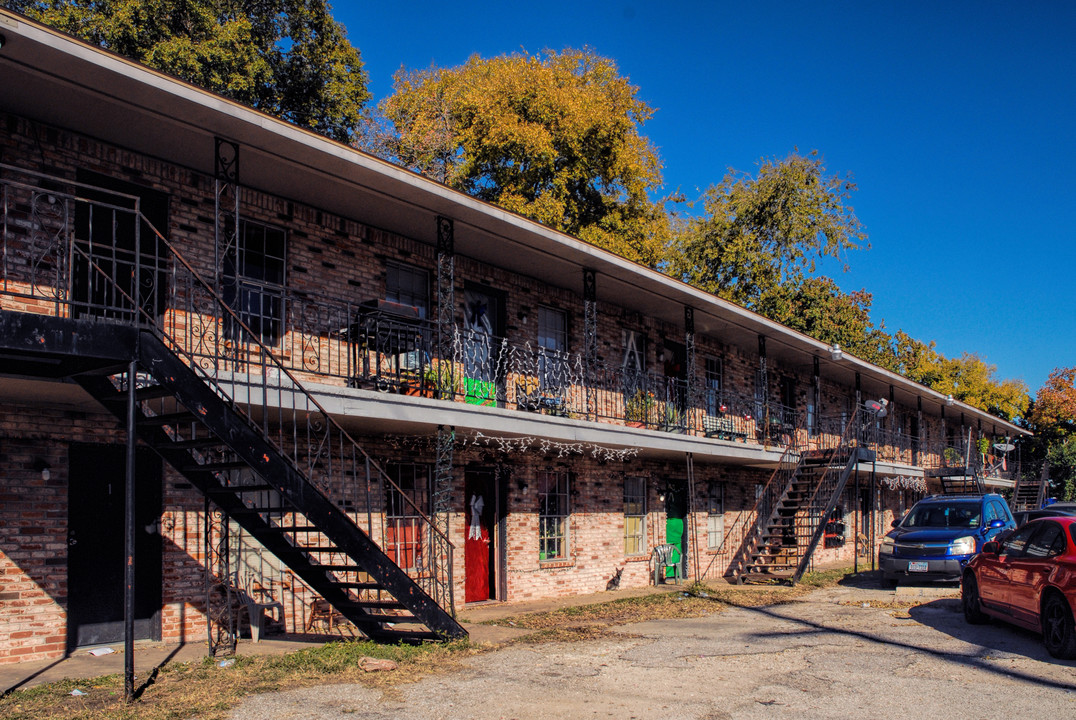 6739 Fairway Dr in Houston, TX - Building Photo