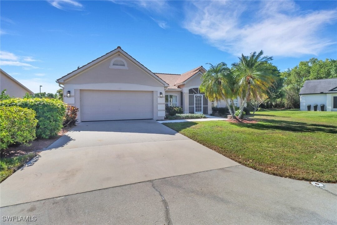 172 Plantation Cir in Naples, FL - Building Photo