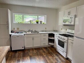 1214 Pine Valley Dr in Charleston, WV - Building Photo - Building Photo