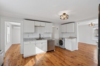 28 DuPont Ave, Unit 2 in Biddeford, ME - Building Photo - Building Photo