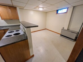 12 Cascade Ct, Unit B in Essex Junction, VT - Foto de edificio - Building Photo