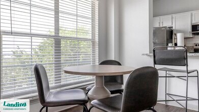 19275 Stone Oak Pkwy in San Antonio, TX - Foto de edificio - Building Photo