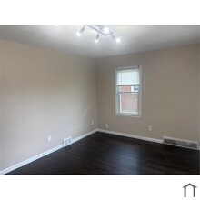 865 Sherbourne St in Inkster, MI - Building Photo - Building Photo
