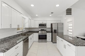 4485 Hansard Ave in North Port, FL - Foto de edificio - Building Photo