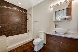 701 Shadow Ln in Las Vegas, NV - Building Photo - Building Photo
