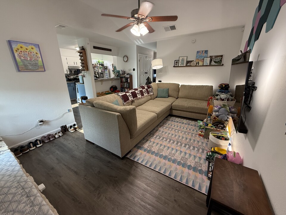 402 Yucca Dr in Round Rock, TX - Building Photo
