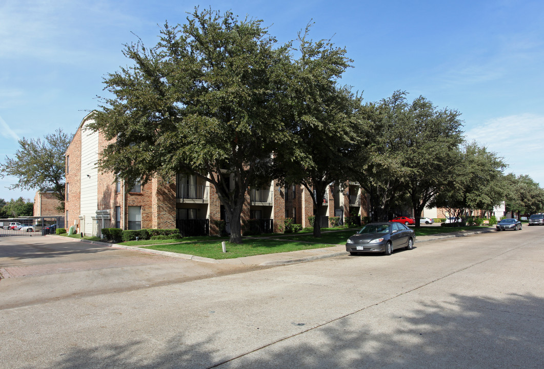 Gallery in Dallas, TX - Building Photo