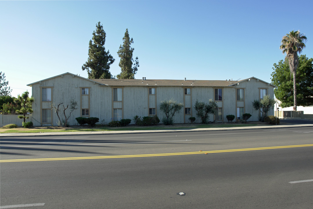 655 11th St in Reedley, CA - Building Photo