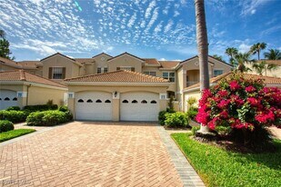 8365 Excalibur Cir in Naples, FL - Building Photo