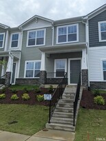 912 Robbie Jackson Ln in Fuquay Varina, NC - Building Photo