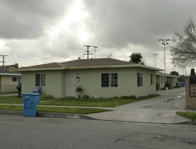 6916 Emil Ave in Bell Gardens, CA - Foto de edificio - Building Photo