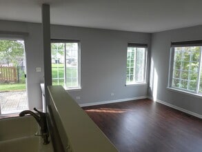 4676 Magnolia Ln in Lake In The Hills, IL - Building Photo - Building Photo