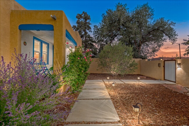 414 Vassar Dr SE in Albuquerque, NM - Foto de edificio - Building Photo