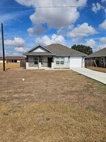110 E Otto St in Marion, TX - Building Photo
