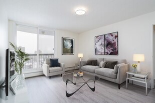 Deville Apartments in Edmonton, AB - Building Photo