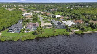 3227 Braemar Way in Port St. Lucie, FL - Foto de edificio - Building Photo