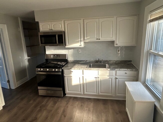 13 Wilfred St, Unit 1 in Montclair, NJ - Foto de edificio - Building Photo