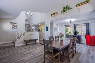 2342 Viewcrest Rd in Henderson, NV - Building Photo