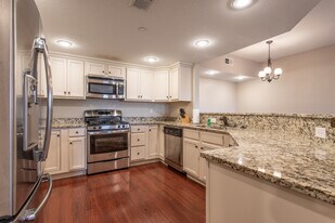 Eagle View Luxury Apartments in Charleston, WV - Building Photo