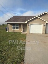 2721 SE Taurus Ct in Topeka, KS - Building Photo