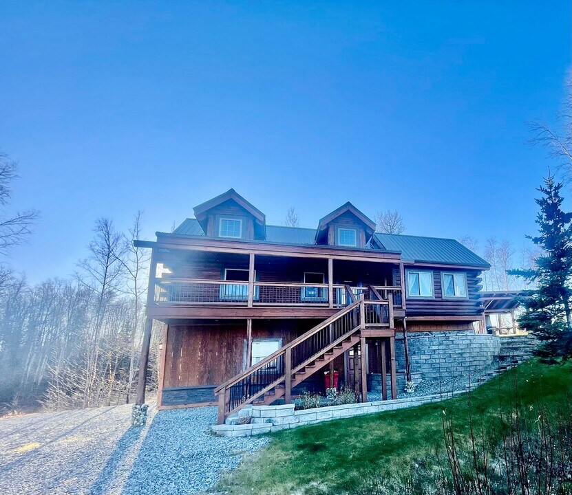 7016 Birdsell Cir in Wasilla, AK - Building Photo