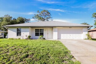 4239 Dekle Ave in North Port, FL - Building Photo