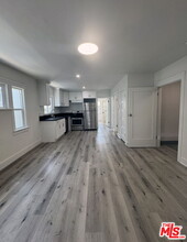 5530 Franklin Ave in Los Angeles, CA - Building Photo - Building Photo