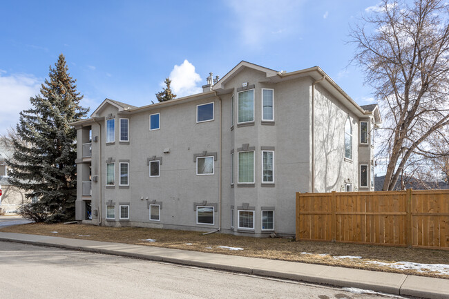 139 26 Av NW in Calgary, AB - Building Photo - Building Photo