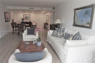 210 Seaview Dr in Key Biscayne, FL - Building Photo - Building Photo