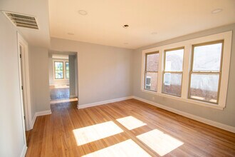 4921 W Addison St, Unit #2 in Chicago, IL - Building Photo - Building Photo