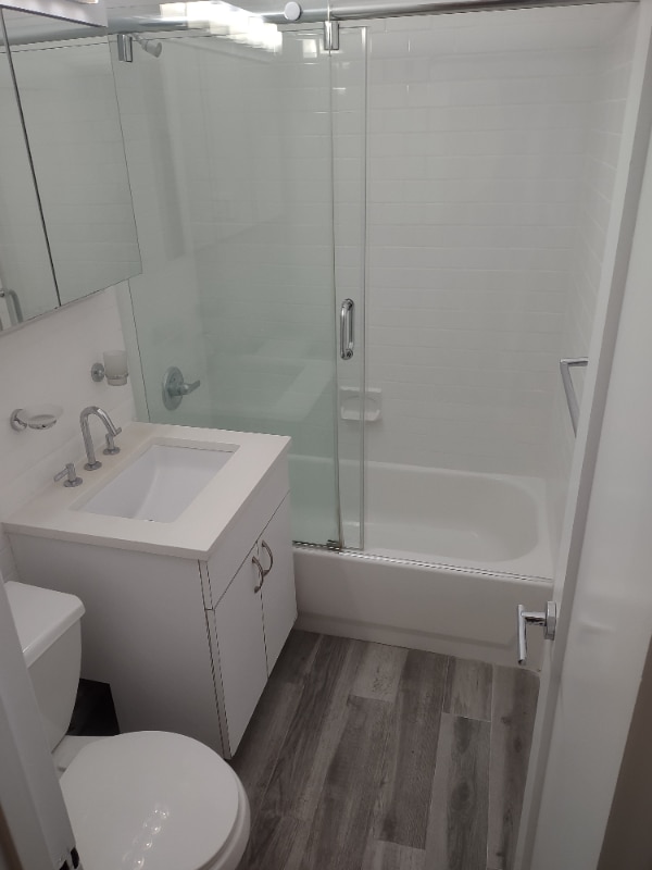 E. 35th St, 3rd Ave in New York, NY - Building Photo - Building Photo