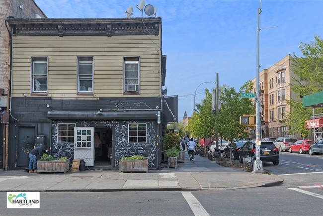 477 Halsey St in Brooklyn, NY - Foto de edificio - Building Photo