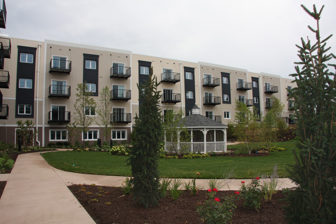 Arbor Place of Lisle Senior Living in Lisle, IL - Building Photo