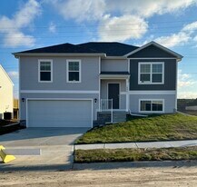 18801 Ogden St in Elkhorn, NE - Building Photo